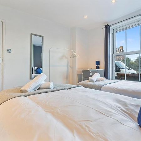 Вілла Impeccable 4-Bed House In Brixton Лондон Екстер'єр фото